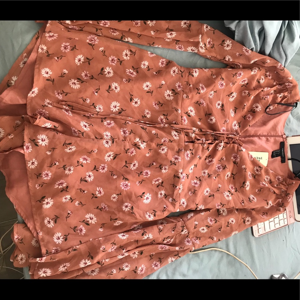 FLOWY SLEEVE FLORAL ROMPER